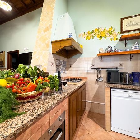 Villa Del Gelso Chalet Nel Parco Delletna Mascali Eksteriør billede