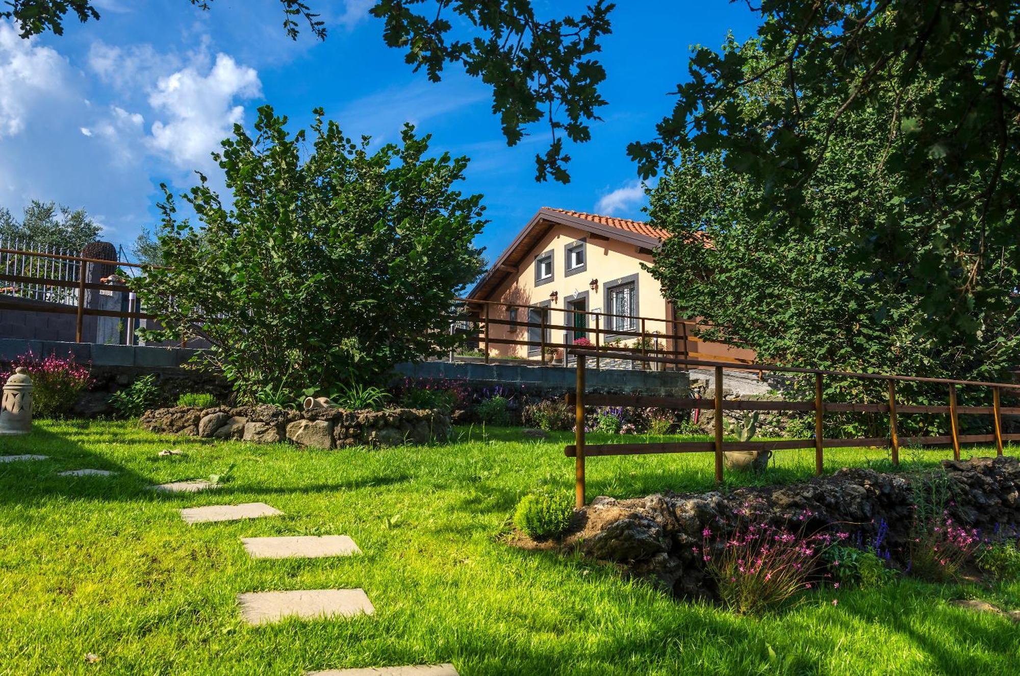 Villa Del Gelso Chalet Nel Parco Delletna Mascali Eksteriør billede